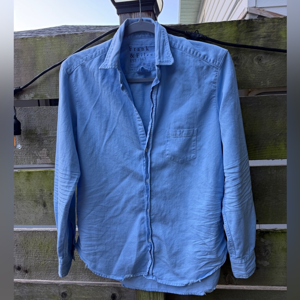 Frank & Eileen $278 Eileen Button Down Long Sleeve Top Blouse Baby Blue Beachy
